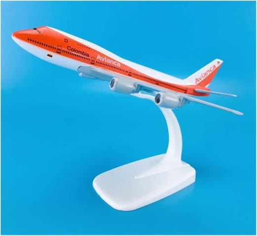 Бойнг 747 самолет модел макет Avianca метален черна кутия пътници на борда - снимка 1