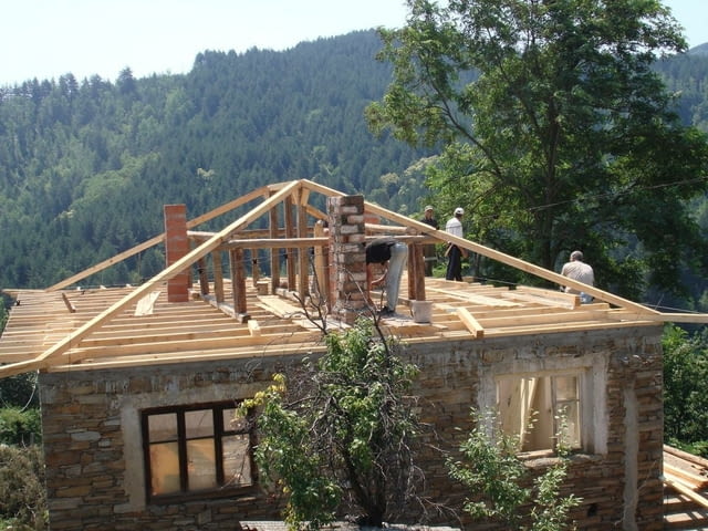 СТРОЙ ЕООД Покриви навеси постройки Хи., град Панагюрище | Покриви / Саниране / Изолации - снимка 1