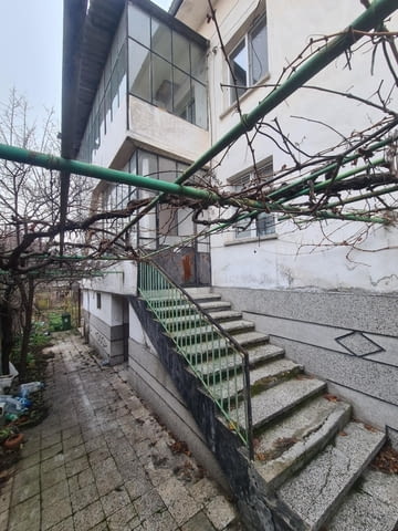 КЪЩА в кв. Изгрев, град Хасково 2-етажна, Тухла, 116 м2 - град Хасково | Къщи / Вили - снимка 1