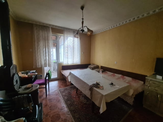 КЪЩА в кв. Изгрев, град Хасково 2-етажна, Тухла, 116 м2 - град Хасково | Къщи / Вили - снимка 7