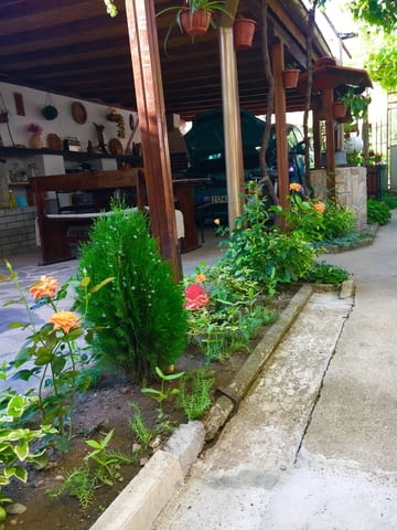 На почивка в Карловските бани Интернет, Кабелна, Обзаведено, С тераса, Телевизор, Централна част, До заведение, До парк, До хранителен магазин - град Баня | Квартири / Нощувки - снимка 1