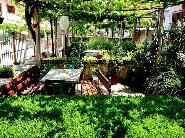 На почивка в Карловските бани Интернет, Кабелна, Обзаведено, С тераса, Телевизор, Централна част, До заведение, До парк, До хранителен магазин - град Баня | Квартири / Нощувки - снимка 2