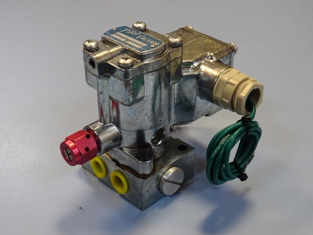 Магнет вентил Bellows Valvair Parker B-33-A/LBMO-343-GLEA pilot valve solenoid 220V - снимка 1