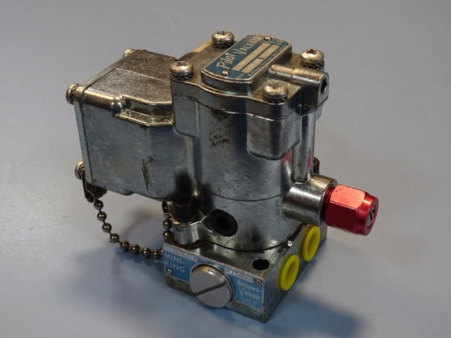 Магнет вентил Bellows Valvair Parker B-33-A/LBMO-343-GLEA pilot valve solenoid 220V - снимка 3
