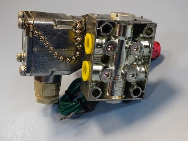 Магнет вентил Bellows Valvair Parker B-33-A/LBMO-343-GLEA pilot valve solenoid 220V - снимка 6