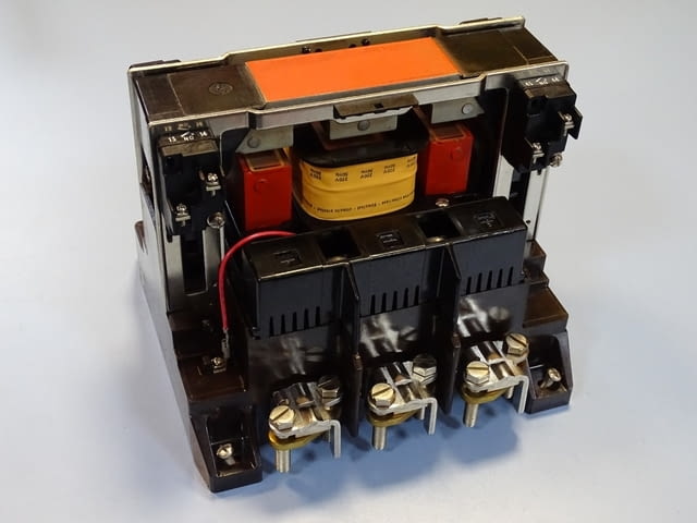 Контактор Klockner-Moeller DIL 8-22 universal contactor 300A 220V - снимка 1