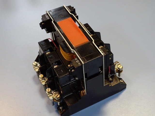 Контактор Klockner-Moeller DIL 8-22 universal contactor 300A 220V - снимка 8