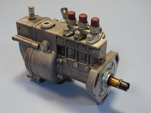 Горивно нагнетателна помпа (ГНП) Wuzetem PM3A03 injection pump PM3 101-2 - снимка 1