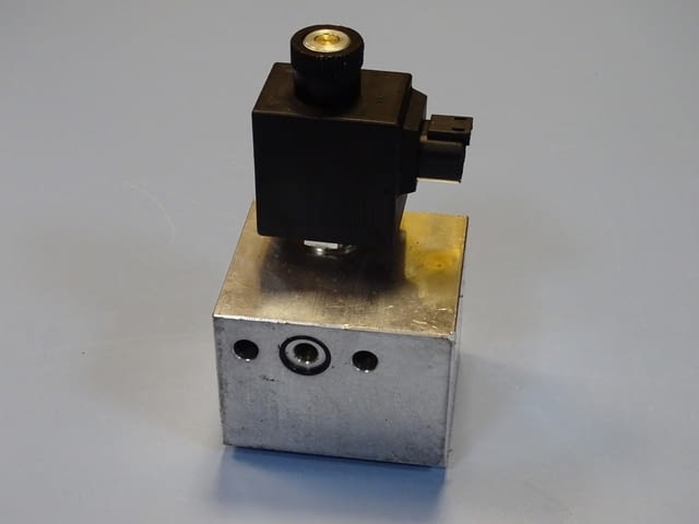 Хидравличен вентил Rexroth OF J12706SK0103 F55 oil control valve 24VDC - снимка 1