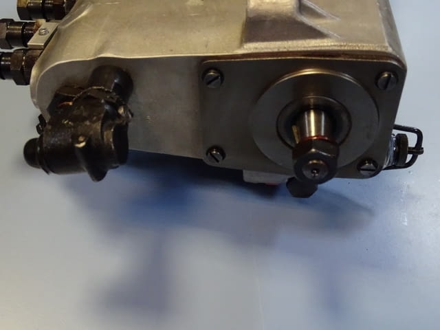 Горивно нагнетателна помпа (ГНП) Bosch RQV 200-825B564 injection pump PE6B80E410S1368 - снимка 11