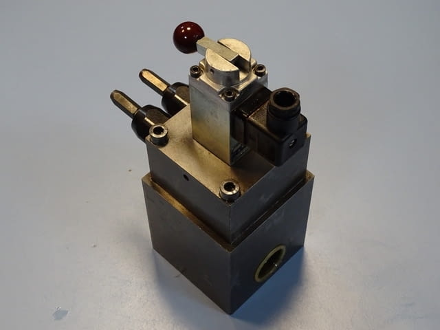 Хидравличен клапан Hoerbiger Hydraulik SK90526.2A hydraulic valve 12V - снимка 1