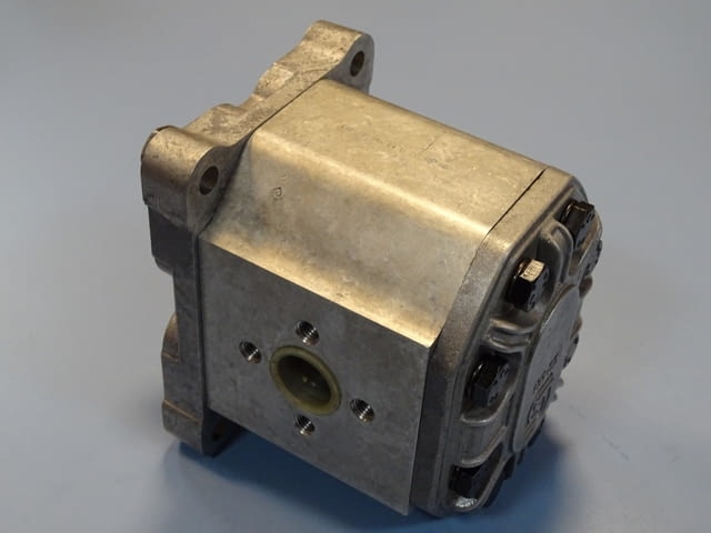 Хидравлична помпа Sandstrand TAP 22-90/44 DCO 02/8G Hydraulic gear pump - снимка 2