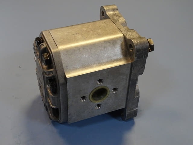Хидравлична помпа Sandstrand TAP 22-90/44 DCO 02/8G Hydraulic gear pump - снимка 3