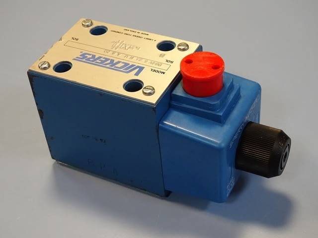 Хидравличен разпределител Vickers DG4V52AMUA620 Solenoid Control Valve 110V 315Bar - снимка 2