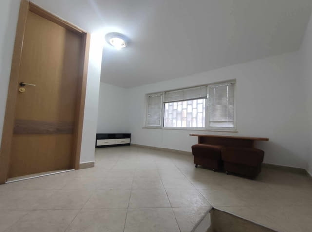 Давам под наем помещение партерно под нова кооперация в квартал Кючук Париж срещу КАМЕЛА-подходящо з - снимка 2