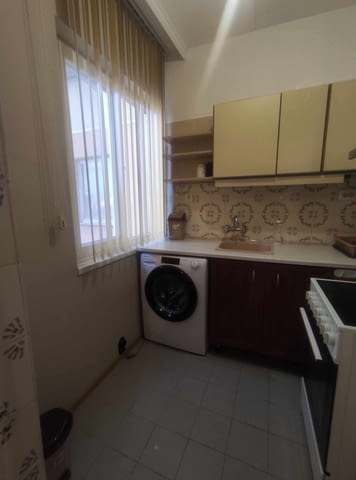 Давам под наем напълно обзаведена боксониера тип едностаен в Тракия срещу СОУ "Стоян Михайловски" , б - снимка 1