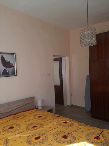 Давам под наем етаж втори от еднофамилна триетажна кооперация състоящ се от три стаи-в Кичук Париж. - снимка 7