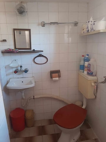 Давам под наем етаж втори от еднофамилна триетажна кооперация състоящ се от три стаи-в Кичук Париж. - снимка 8