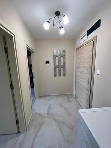 Давам под наем двустаен луксозно обзаведен чисто нова кооперация -Каменица 2 , близо до хотел SPS, към - снимка 1