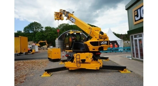 JCB ротационен телехендлер под наем - град София | Машини / Съоръжения