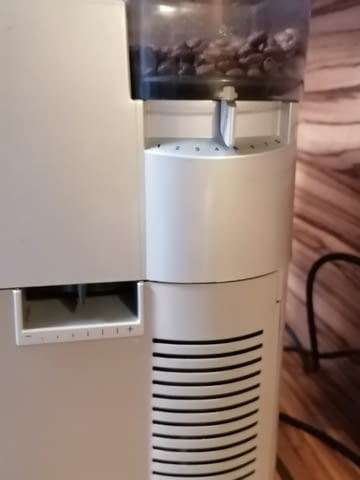 Кафе автомат Saeco Royal Professional All-in-one coffee machine, Grey, Cappuccino system, Crema disk, Works with ground coffee, Coffee mill, Rapid heater, Automatic rinse, Cups heating, Coffee tank, Steam nozzle, Display - city of Sofia | Espresso Machines - снимка 5