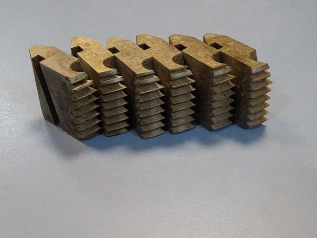 Нож резбонарезен NPT-2.5" HSS комплект за резбонарезна глава, град Пловдив - снимка 1