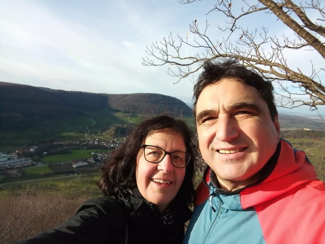 Работим и на Великден В страната, Транспорт на мебели, Извозване на битова техника, Извозване на стари мебели, Разтоварване на товари, Товарене на товари, Чистене на дворове, Чистене на мазета/тавани, Работа през уикенд - Да - град София | Транспортни / Хамалски