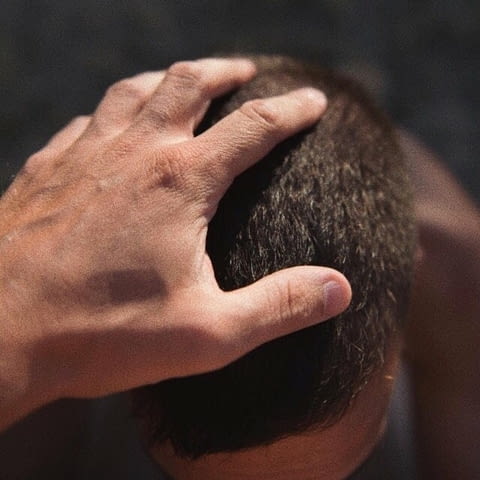 Симпатичен млад масажист предлага еротичен тантра масаж на мъже - снимка 1