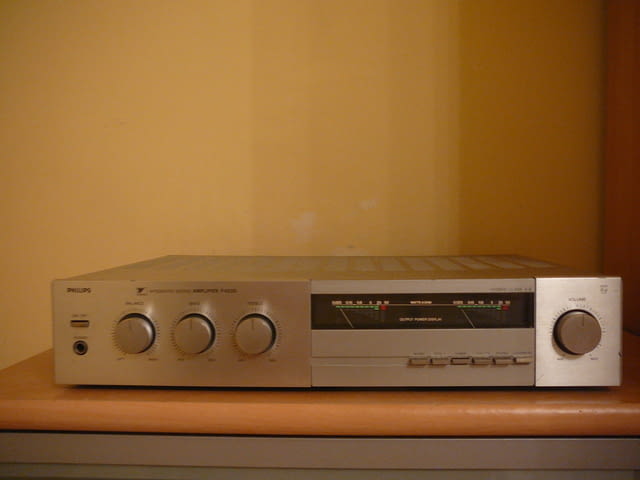 Philips f-4220 - град Пазарджик | Ресийвъри / Усилватели - снимка 1