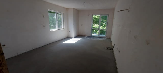 Продава се тристаен апартамент в кв. Каменни, гр. Хасково – до Градската градина  Сграда с Акт 15 - снимка 2