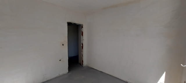 Продава се тристаен апартамент в кв. Каменни, гр. Хасково – до Градската градина  Сграда с Акт 15 - снимка 3