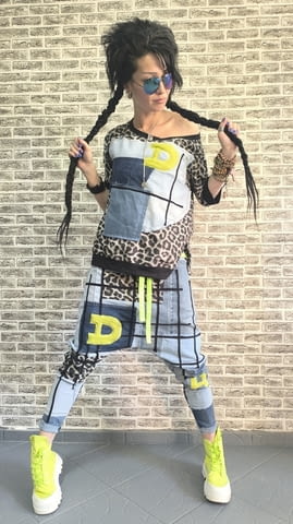 Страхотен дамски сет потури и блуза дънкови с леопардово в уникален стил! - снимка 1