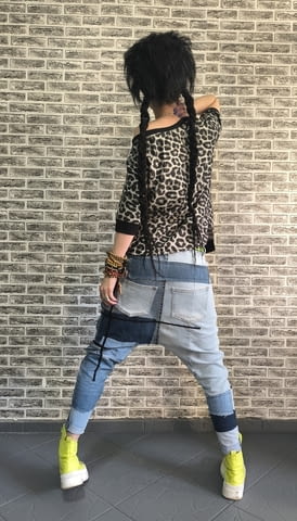 Страхотен дамски сет потури и блуза дънкови с леопардово в уникален стил! - снимка 2