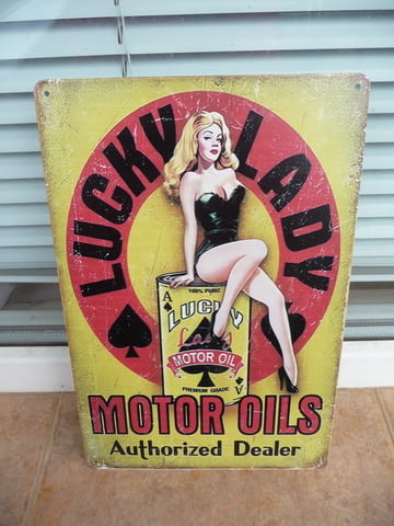 Метална табела Lucky Lady моторно масло еротика туба варел, град Радомир | Рекламни Материали - снимка 1