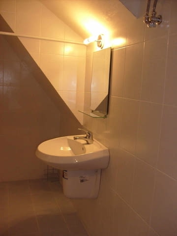 Давам под наем боксониера-едностаен в СУПЕР ЦЕНТЪРА на гр.Пловдив срещу ТРИМОНЦИУМ И до ВОЕННА БОЛНИ - снимка 2