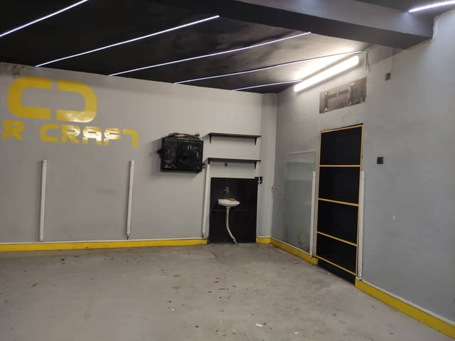 Давам под наем авто сервиз в КичукПариж до МОДЪР -оборудван има санитарен възел и допълнително външн - снимка 1