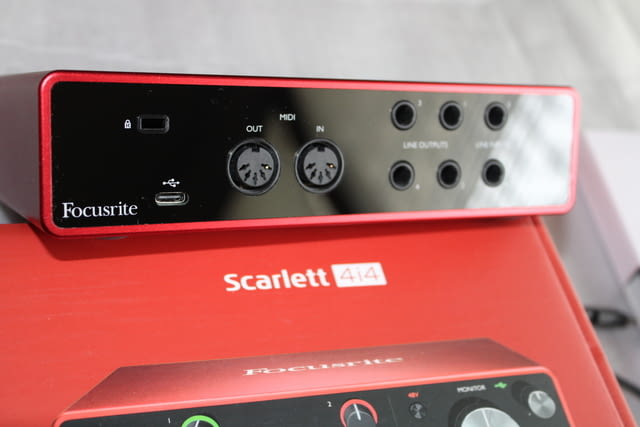 Focusrite Scarlet 4i4 USB - PRO Звукова Карта Студийна - ДАЙ ОФЕРТА - снимка 3