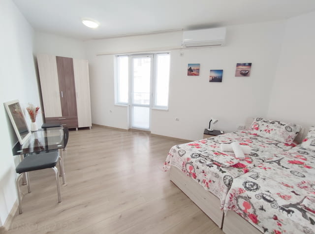 100 метра до Морска градина, тристаен апартамент ”Плаж 3” за нощувки, ж.к. Лазур, Бургас, под наем - снимка 7