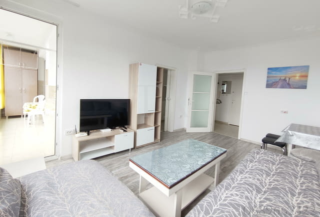 Първа линия за нощувки, двустаен апартамент + отделна кухня ”Плаж 2”, ж.к. Лазур, Бургас, под наем - снимка 1