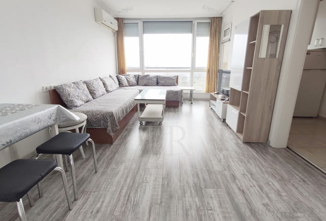 Първа линия за нощувки, двустаен апартамент + отделна кухня ”Плаж 2”, ж.к. Лазур, Бургас, под наем - снимка 3