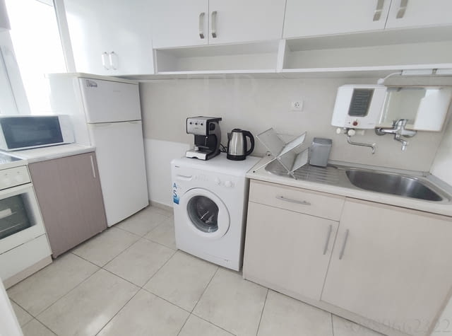 Първа линия за нощувки, двустаен апартамент + отделна кухня ”Плаж 2”, ж.к. Лазур, Бургас, под наем - снимка 6