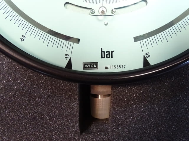 Образцов манометър WIKA 341.11.250 (-1+0.6)Bar precision test pressure gauge - снимка 4