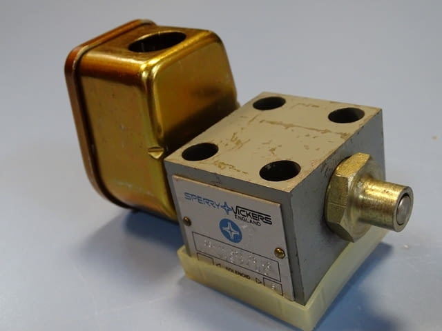 Хидравличен разпределител Sperry VICKERS DG4M4 32A 20 UG LH W1S solenoid valve 24VDC - снимка 2