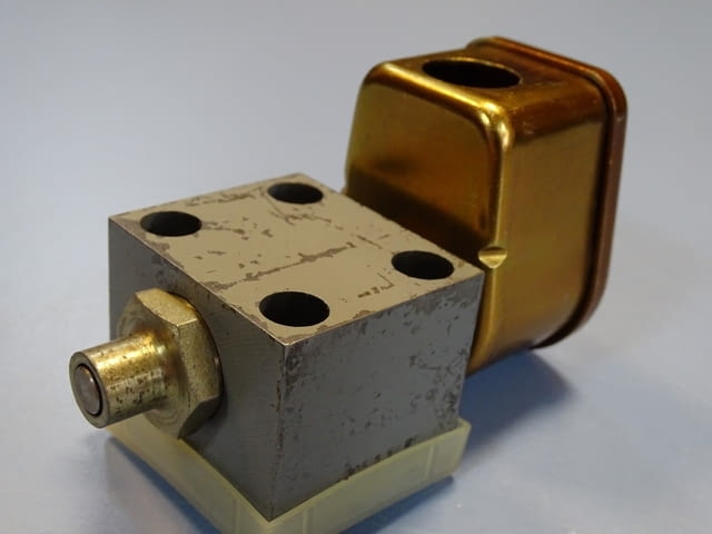 Хидравличен разпределител Sperry VICKERS DG4M4 32A 20 UG LH W1S solenoid valve 24VDC - снимка 3