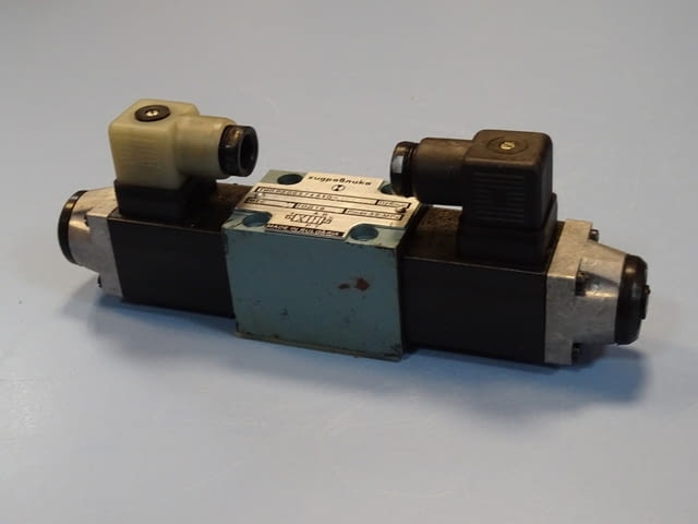 Хидравличен разпределител ”Хидравлика” тип РХ 06574A 024/00АМ 320Bar hidraulic solenoid valve - снимка 1