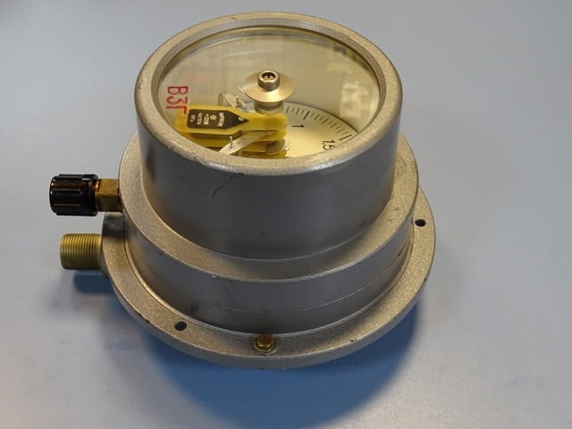 Манометър електроконтактен защитен ВЭ-16Рб 0-4Bar 220V, град Пловдив | Инструменти - снимка 5