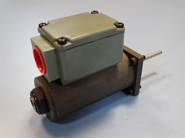 Ел.магнит TOYOOKI KOGYO SA 1.8x2.2-02A solenoid valve 100V 50/60Hz - снимка 2