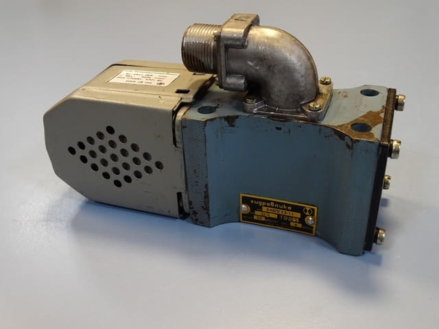 Хидравличен разпределител "Хидравлика" тип 54БПГ 73-11 Hydraulic solenoid valve 220V - снимка 2