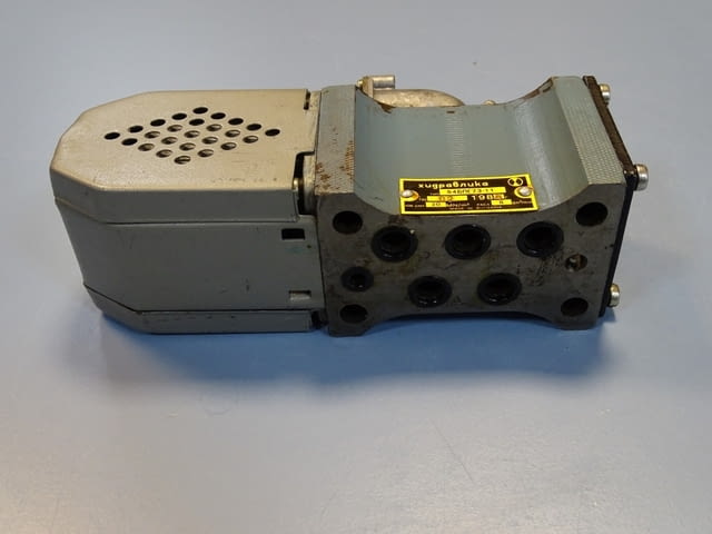 Хидравличен разпределител "Хидравлика" тип 54БПГ 73-11 Hydraulic solenoid valve 220V - снимка 3