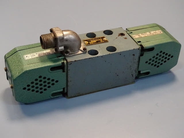 Хидравличен разпределител "Хидравлика" тип 64ПГ 73-12 Hydraulic solenoid valve 220V - снимка 1